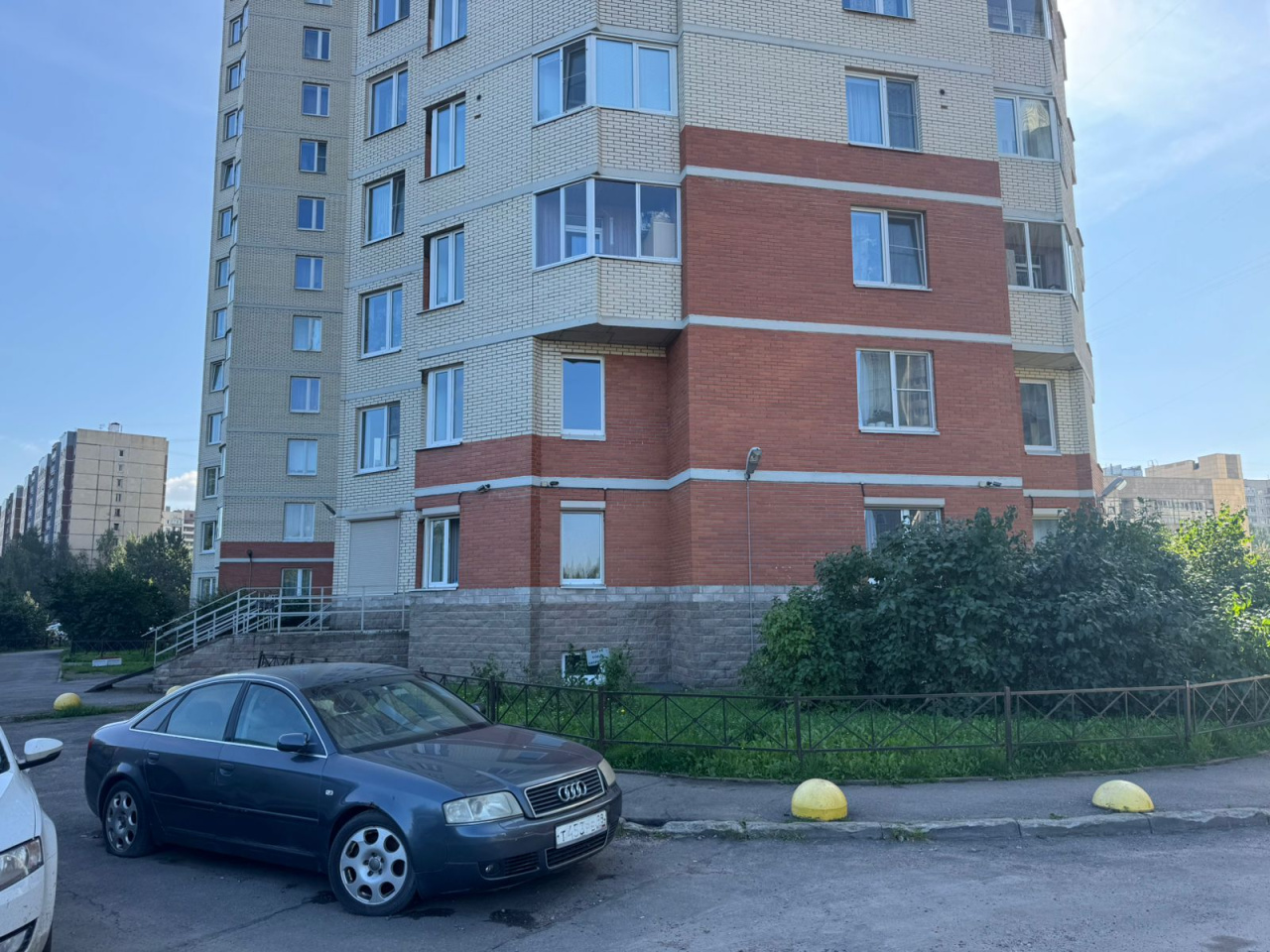 фасад дома, здание по адресу г Санкт-Петербург, ул Ворошилова, д 33 к 1